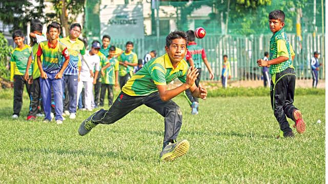 Young cricketers practicing during a training session at Dhanmondi’s Abahani ground. Photo: Zahidul Karim