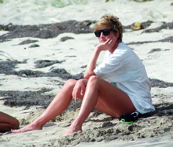 Princess Diana relaxes on the sand during a visit to the beach on the Caribbean Island of Nevis 4 January, 1993. Photo: Reuters