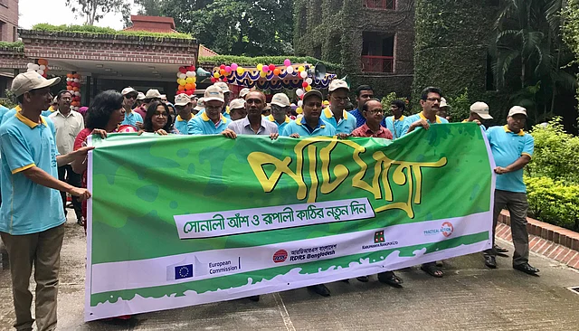A road show of semi-automated Jute Fibre Extraction Machine ‘Ashcall’ was held on Monday at the Rangpur RDRS premises. Photo: Collected