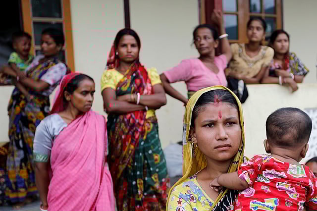 Hindu people who fled violence in their village pass time at a temporary internally displaced persons (IDP) camp in Maungdaw, Myanmar 30 August, 2017. Photo: Reuters