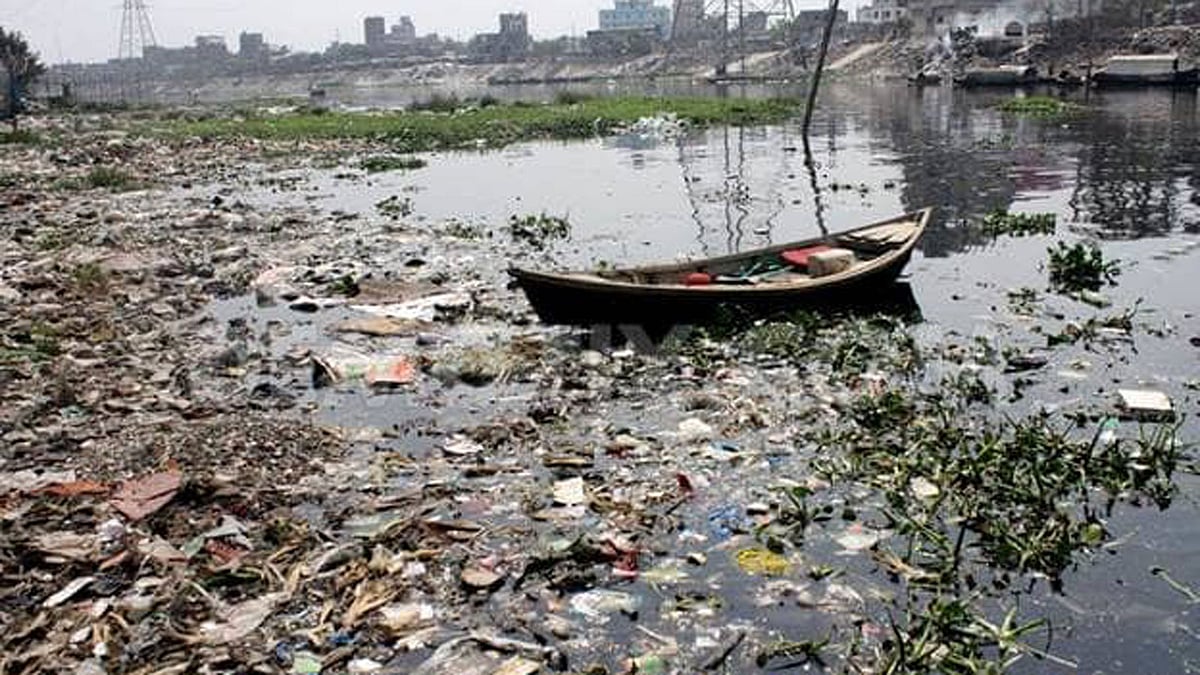 Visual pollution in Dhaka: A cause of health hazards and road accidents