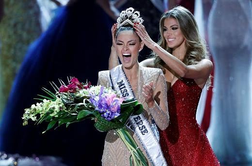 Miss South Africa, Demi-Leigh Nel-Peters, reacts as she is crowned by Miss Universe 2016 Iris Mittenaere during the 66th Miss Universe on 26 November 2017. Photo: Reuters
