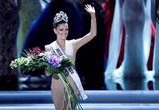 Miss South Africa, Demi-Leigh Nel-Peters, waves after being crowned Miss Universe during the 66th Miss Universe pageant at Planet Hollywood Resort & Casino on 26 November 2017 in Las Vegas, Nevada. Photo: Reuters