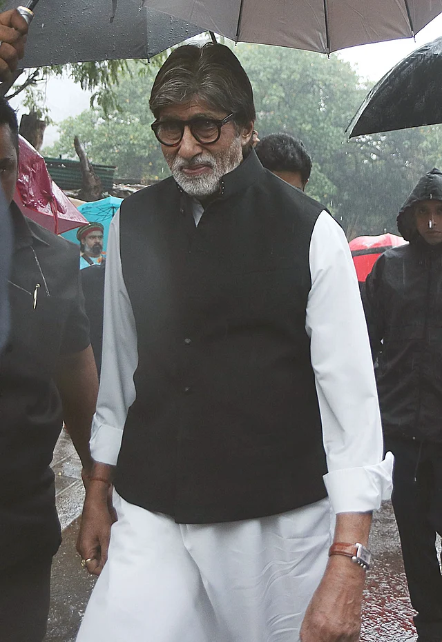 Indian Bollywood actor Amitabh Bachchan attends the funeral of Indian veteran Bollywood actor Shashi Kapoor in Mumbai on 5 December, 2017. Photo: AFP
