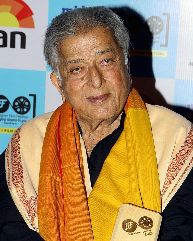 This file photo taken on 4 October, 2015 shows Indian Bollywood actor Shashi Kapoor receiving a lifetime achievement award at the closing ceremony of the Jagran Film Festival in Mumbai. Photo: AFP