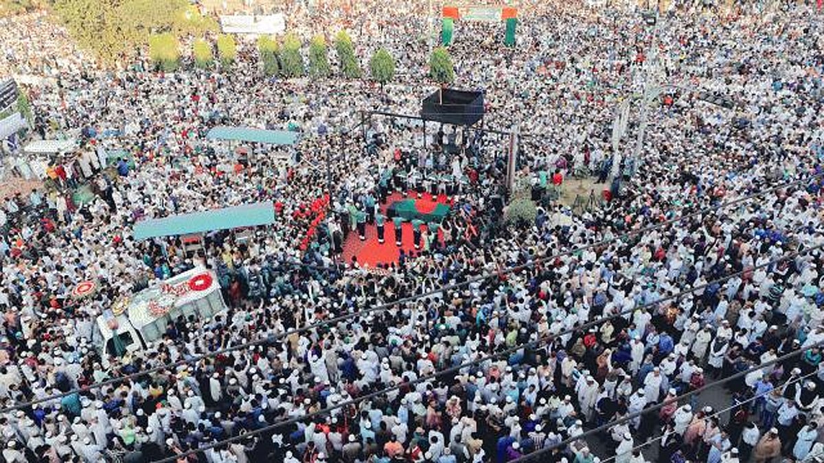 Chittagong city Awami League president and former city mayor ABM Mohiuddin Chowdhury`s body was taken to Laldigi Maidan in the port city in the afternoon. Thousands of people gathered there to pay last tributes to their leader. Photo: Shourav Das