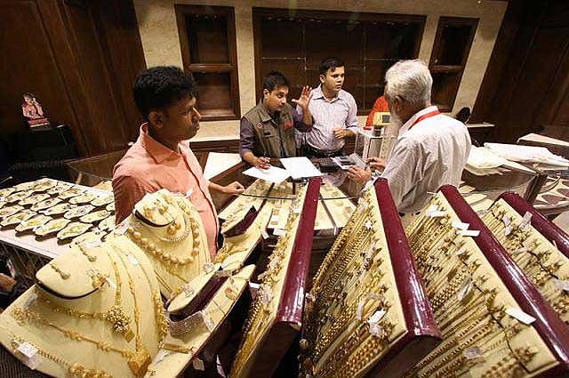 Customs officials seized almost 14 maunds of of illegal gold and some diamond jewellery were recovered from its branches. Prothom Alo file photo