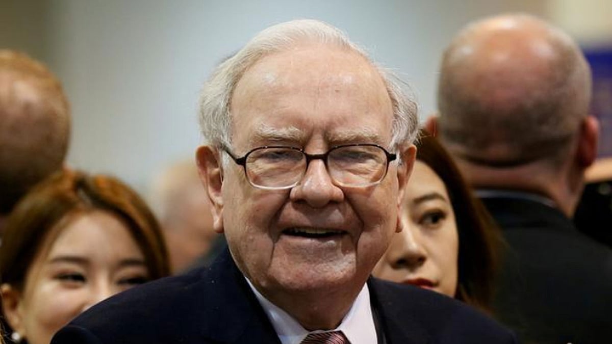 Berkshire Hathaway CEO Warren Buffett visits the BNSF booth before the Berkshire Hathaway annual meeting in Omaha, Nebraska, US, on 6 May 2017. -- Reuters file photo