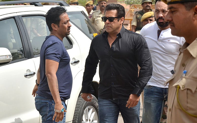 Indian Bollywood actor Salman Khan arrives at a court to hear the verdict in the long-running wildlife poaching case against him in Jodhpur on 5 April, 2018. Photo: AFP