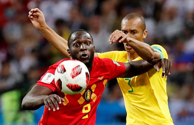 Soccer Football - World Cup - Quarter Final - Brazil vs Belgium - Kazan Arena, Kazan, Russia - 6 July 2018 Belgium`s Romelu Lukaku in action with Brazil`s Miranda. Photo: Reuters