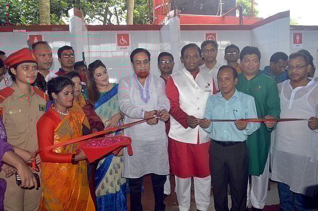 Cumilla-6 MP AKM Bhauddin Bahar inaugurates pure drinking water plant at Cumilla railway station on Saturday. Photo: Prothom Alo
