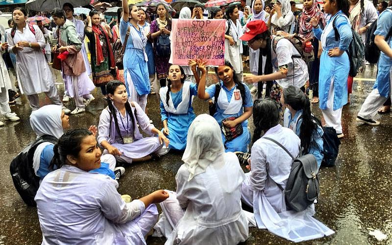 Students chant slogans, holding placards at Shantinagar intersection in Dhaka in rain on 2 August 2018. They take part in the ongoing students protest on the fifth consecutive day. Photo: Farjana Liakat