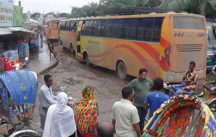 Mymensingh district bus owners association suspend Dhaka- Mymensingh bus service on Thursday. Photo: UNB