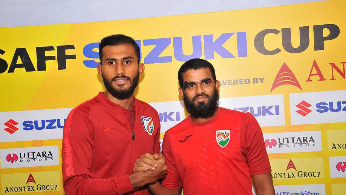 India captain Subashish Bose (L) and the Maldives captain Akram Abdul Ghanee. Photo: UNB