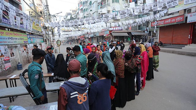 People gather at Mokbul Hossain College Centre in Dhaka to cast their vote on Sunday morning. Photo: UNB