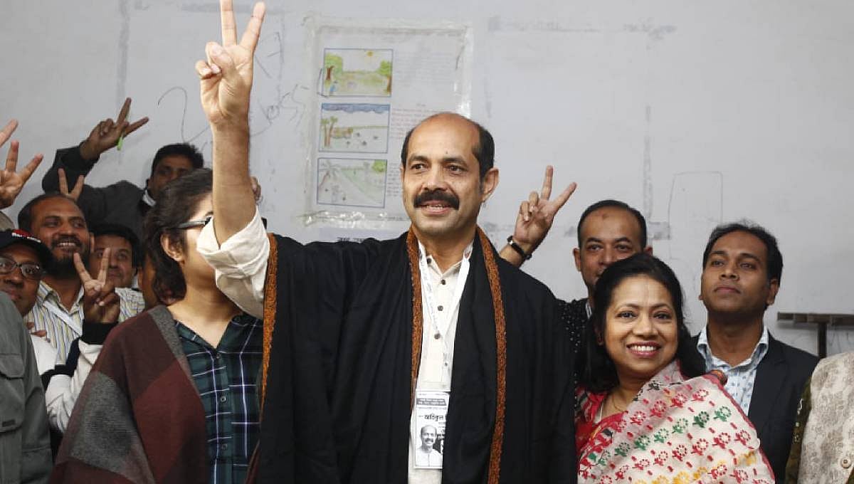 Awami League candidate Atiqul Islam (C). Photo: UNB