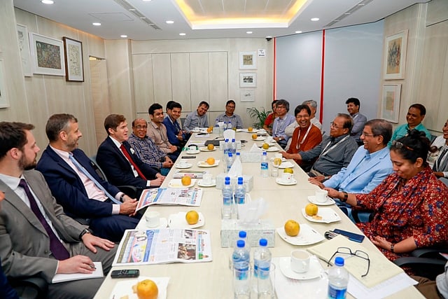 The US ambassador in Dhaka, Earl R Miller, visits Prothom Alo office at Karwan Bazar on 31 March. Photo: Prothom Alo