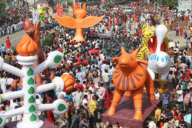 Mongol Shobhajatra was first brought out in 1989. It was named Mongol Shobhajatra in 1996, carried out by the students of fine arts department of University of Dhaka. The photo taken on 14 April by Abdus Salam