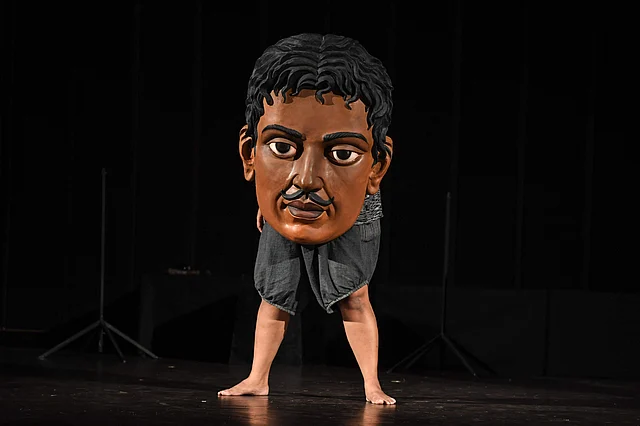In this photo taken on 24 August 2019, performers take part in a rehearsal for the show `Head 2 Head` in a theatre at the Indian Habitat Centre in New Delhi. Photo: AFP