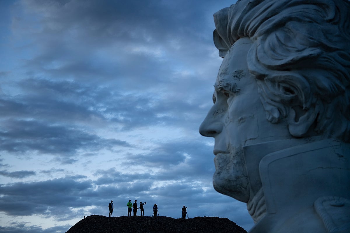 A bust of Andrew Jackson can be seen as people get an overview from a mountain of mulch while they tour the decaying remains of salvaged busts of former US presidents on 25 August 2019, in Williamsburg, Virginia. Photo: AFP