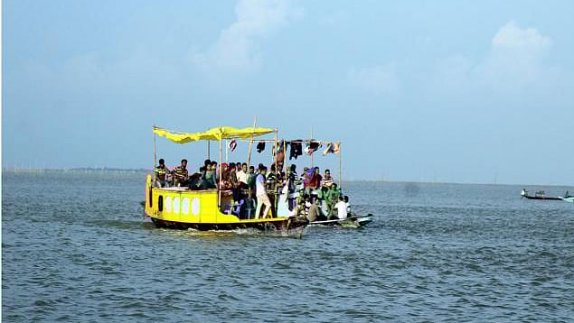A group of tourists enjoying a boat trip in Nikli haor of Kishoreganj on 19 September, 2019. Photo: Tafsilul Aziz