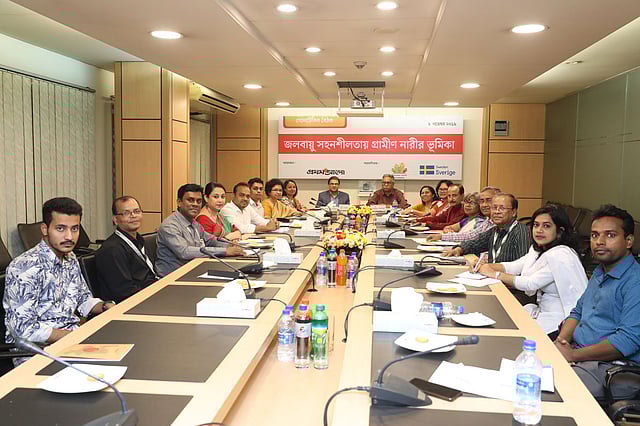 Water resource and climate change specialist and emeritus professor of Brac University Ainun Nishat speaks at the roundtable. Photo: Prothom Alo