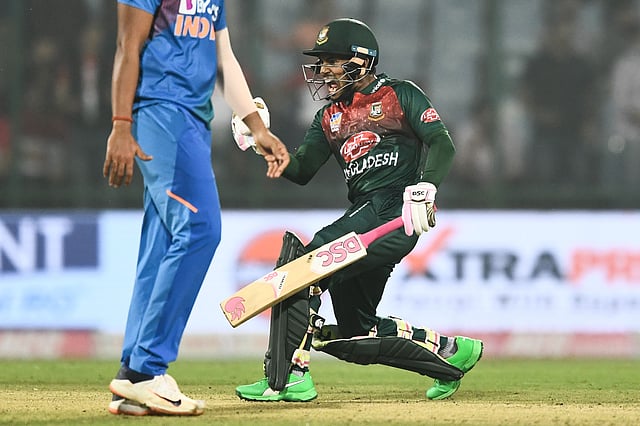 Bangladesh`s Mushfiqur Rahim (R) celebrates his victory at the end of the first T20 international cricket match of a three-match series between Bangladesh and India, at Arun Jaitley Cricket Stadium in New Delhi on 3 November 2019. Photo: AFP