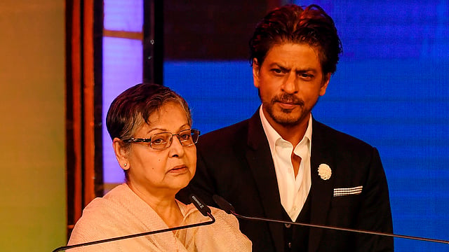Bollywood actor Shah Rukh Khan (R) looks on as former actress Rakhee Gulzar (L) speaks during the inauguration of the 25th Kolkata International Film Festival in Kolkata on 8 November, 2019. Photo: AFP
