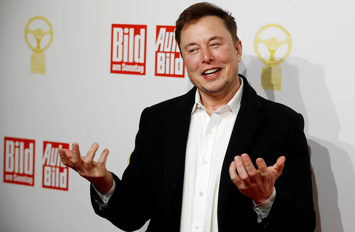 SpaceX owner and Tesla CEO Elon Musk arrives on the red carpet for the automobile awards `Das Goldene Lenkrad` (The golden steering wheel) given by a German newspaper in Berlin, Germany on 12 November. Photo: Reuters