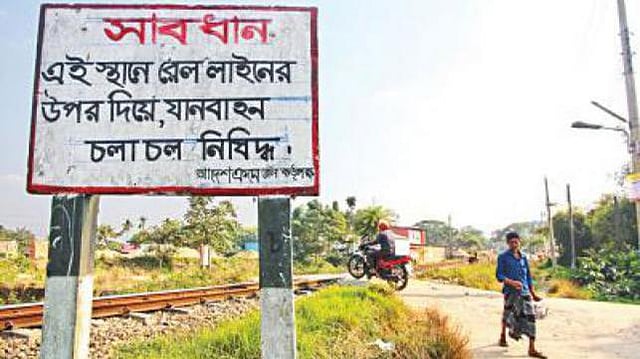 Railway authorities hang warning signs at level crossing. Prothom Alo File Photo