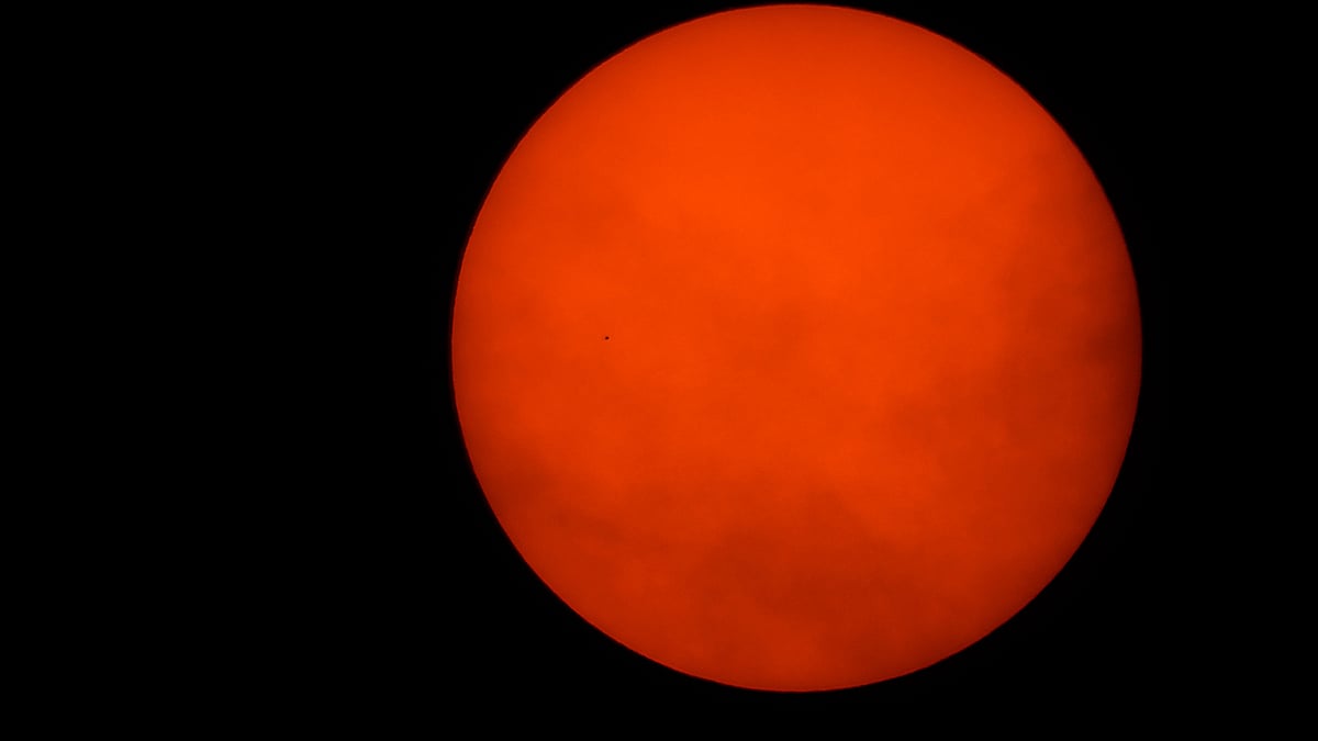 This photo shows planet Mercury passing in front of the sun, on 11 November 2019, taken from Hede-Bazouges, western France. The next alignment Earth - Mercury - Sun will take place on 2032. Photo: AFP