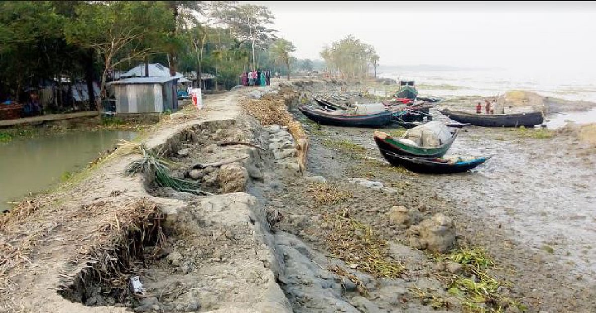 Parts of the dam collapse in Bagerhat. Photo: UNB