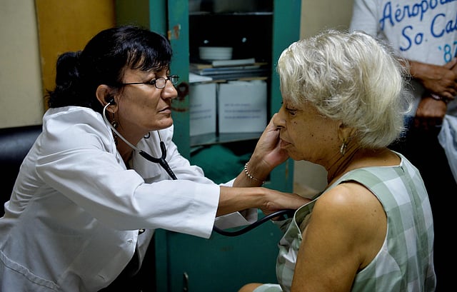 Cuban gediatrician alina gonzalez, 57, examines an elderly woman at the longevity research center (cited), where she works, in havana on 11 october 2019. Photo: AFP