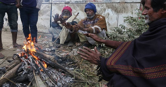 people warms them sitting around a bonfire as a cold wave sweeps over parts of Bangladesh. Photo: UNB