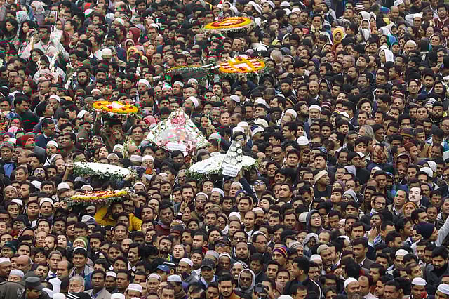 People pay their last tributes to Sir Fazle Hasan Abed at Army Stadium, Dhaka on 22 December 2019. Photo: Dipu Malakar