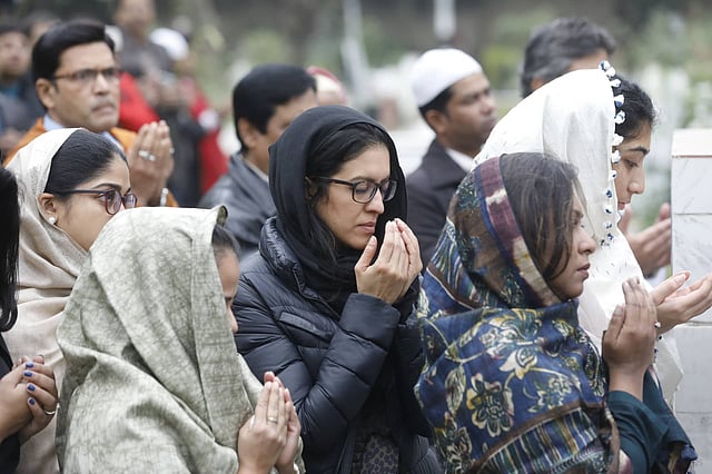 Family members offer prayer for Sir Fazle Hasan Abed at Banani graveyard in Dhaka on 22 December 2019. Photo: Dipu Malakar