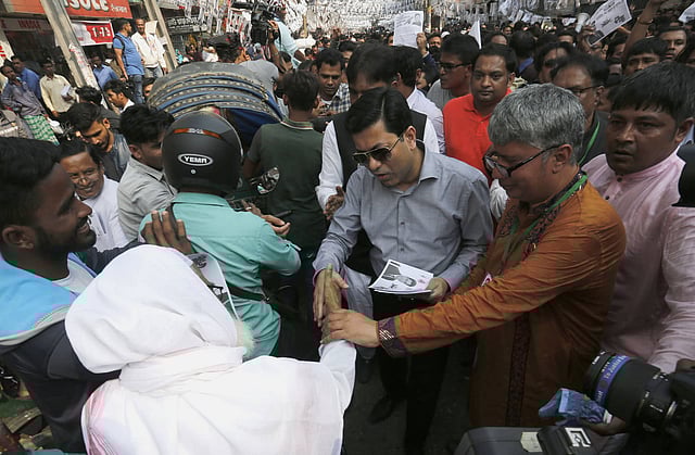 Awami League candidate of Dhaka South City Corporation elections, Sheikh Fazle Noor Taposh campaigns at Shaheed Faruk Avenue area of Jatrabari in the capital on 18 January. Hasan Raja.