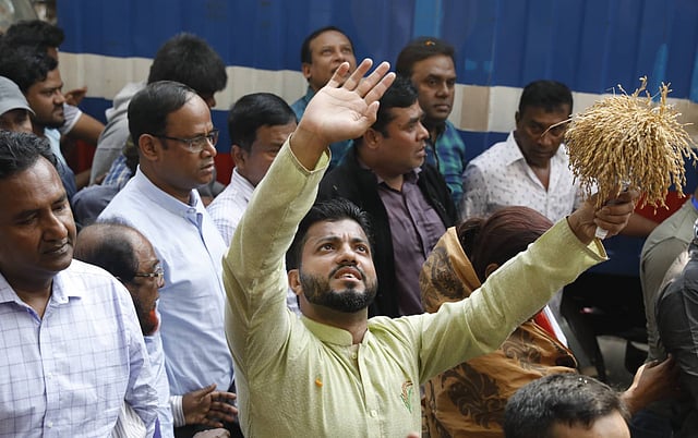 BNP candidate of Dhaka South City Corporation elections, Ishraque Hossain, campaigns at Sadarghat area in the capital on 16 January. Photo: Dipu Malakar
