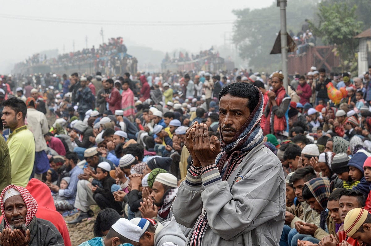 Muslim devotees take part in the Akheri Munajat, or final prayers, during the first phase of annual Muslim gathering `Bishwa Ijtema` in Tongi, some 30 kms north of Dhaka on 12 January 2020. Photo: AFP