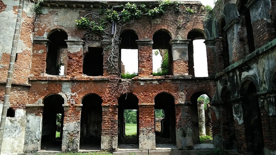 Inside Teota zamindar bari at Shibalaya, Manikganj. Photo: Nusrat Nowrin