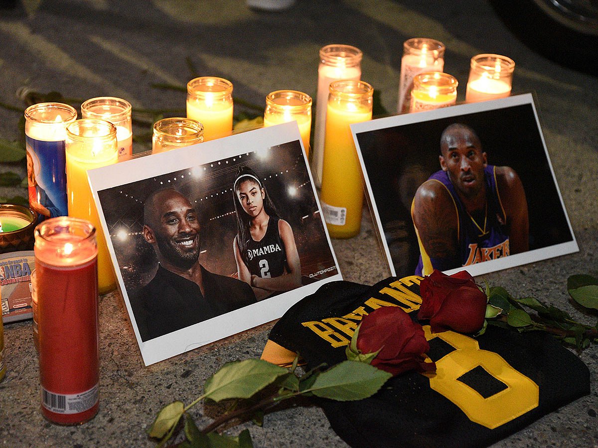 Candles and pictures laid by fans at a vigil for the late NBA star Kobe Bryant on 26 January, 2020 in Los Angeles, California. Photo: AFP