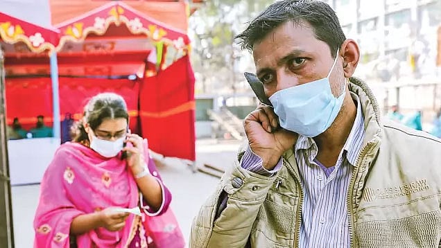 People, on 2 February, talk to their quarantined relatives at Ashkona Hajj Camp in Uttara, Dhaka. They have been brought back home from China after coronavirus outbreak. Prothom Alo