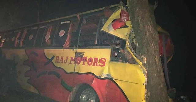A bus carrying the students and teachers crashed into a roadside tree. Photo: UNB