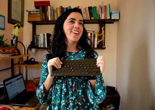 Cuban journalist of independent media El Estornudo, Monica Baro, shows her Latin American journalism award Gabo, at her home in Havana, on 23 January 2020. Photo: AFP