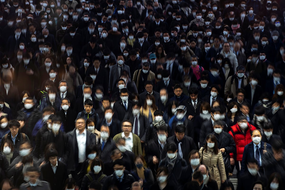 Crowds wearing protective masks are seen in Tokyo, Japan, 2 Mar, 2020. Photo: Reuters