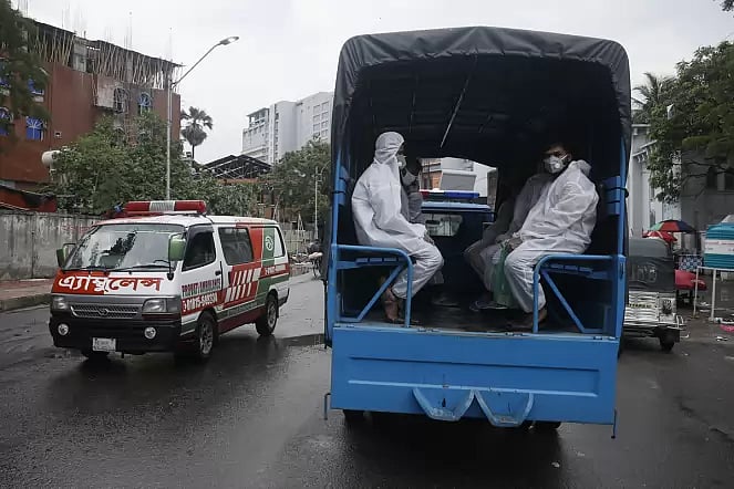 Members of police in a vehicle wait at the main gate of Dhaka Medical College Hospital for diagnosing coronavirus infection in Dhaka on 28 April 2020.