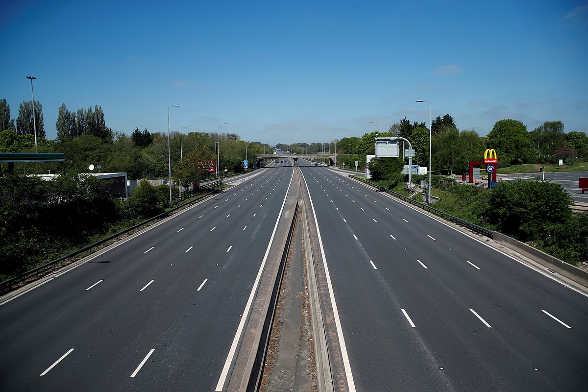 A deserted motorway is pictured from the Watford Gap services bridge in Daventry, Britain, 25 April, 2020. Photo: Reuters