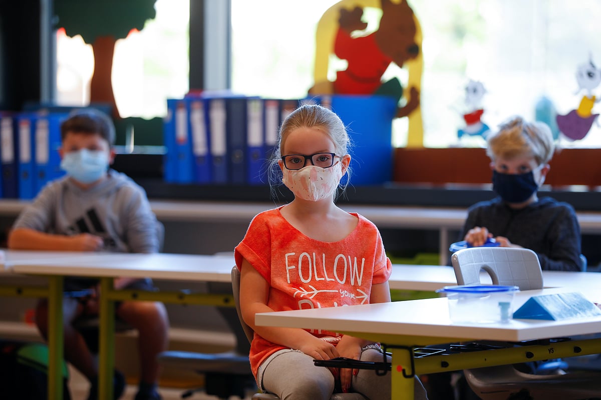 Children wearing protective face masks sit in a classroom at a primary school, as Austrian schools reopen for pupils aged roughly six to 14, during the global coronavirus disease (COVID-19) outbreak, in Brunn am Gebirge, Austria 18 May 2020.
