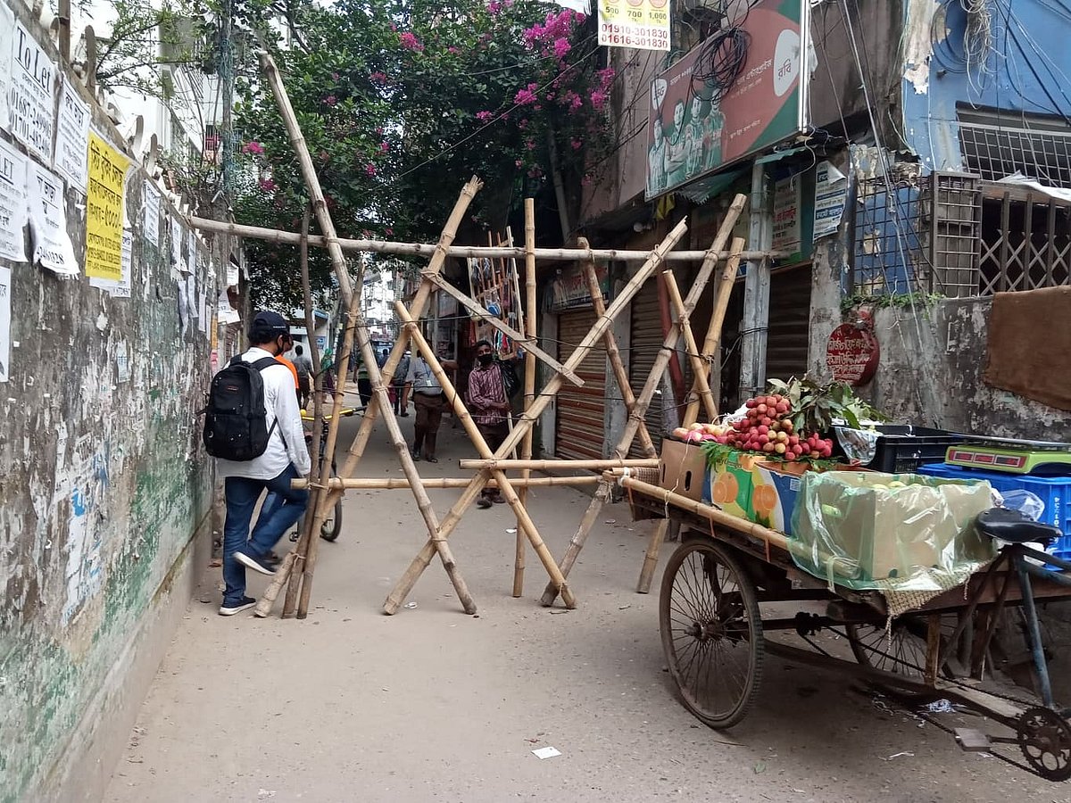 Roads locked in East Rajabazar, Dhaka even before the lockdown begins