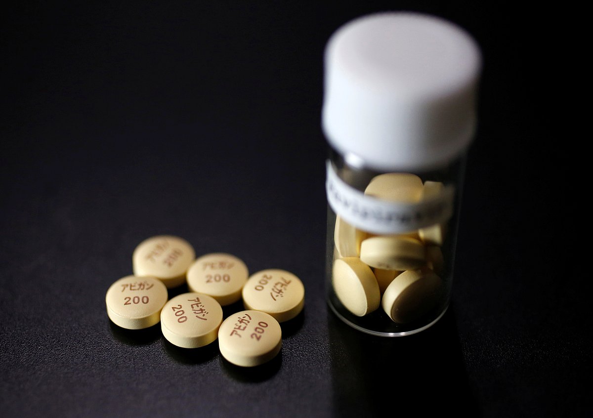 Tablets of Avigan (generic name : Favipiravir), a drug approved as an anti-influenza drug in Japan and developed by drug maker Toyama Chemical Co, a subsidiary of Fujifilm Holdings Co. are displayed during a photo opportunity at Fujifilm's headquarters in Tokyo, 22 October 2014.